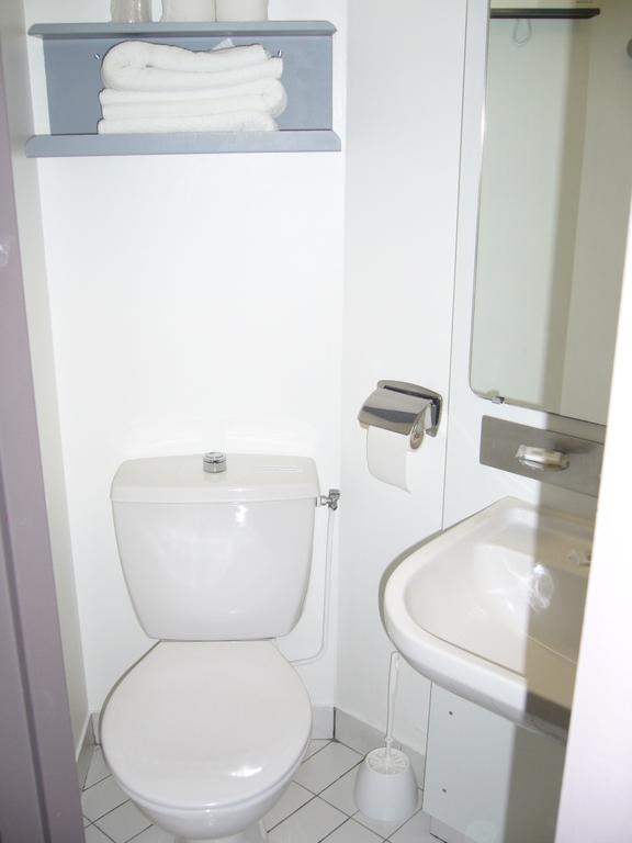 Single Room,806405394:JPEG