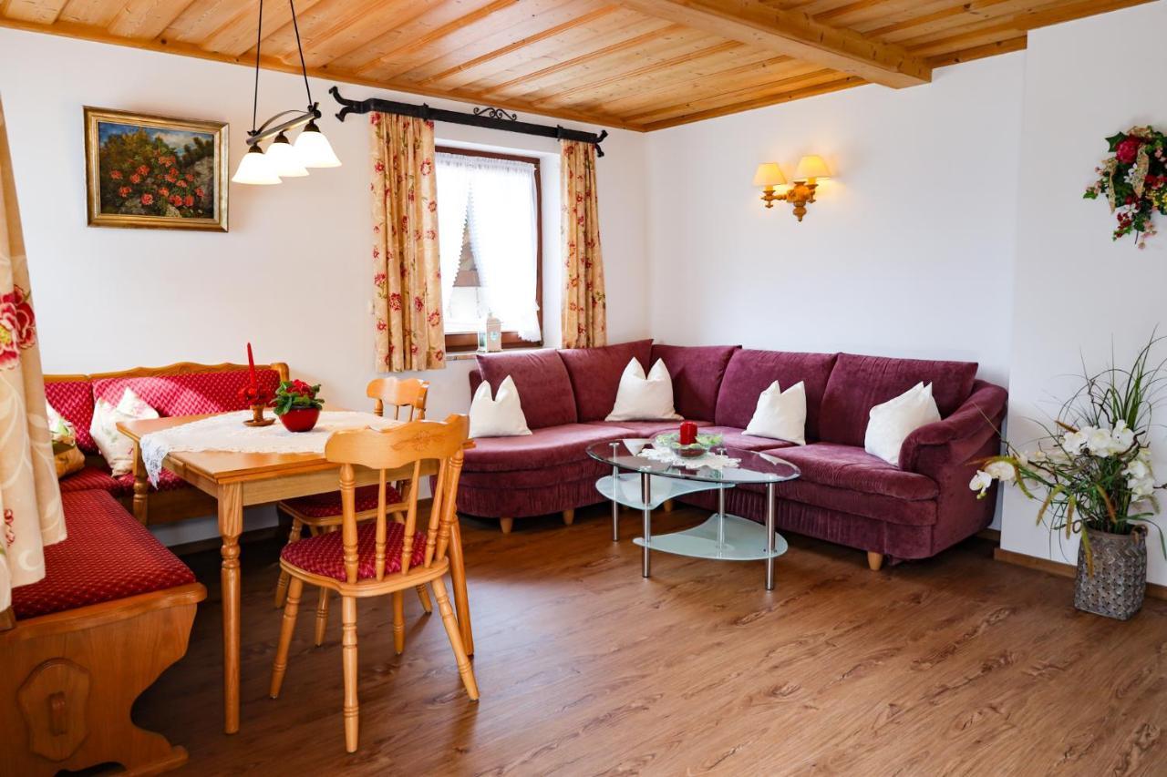 Apartment mit Balkon