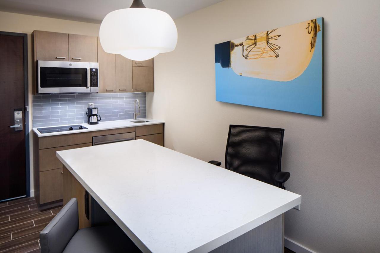 King Studio Suite with Kitchen and Sofa Bed