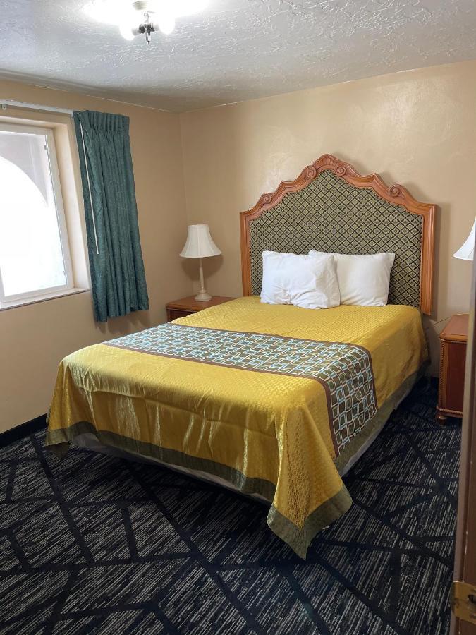 Queen Suite with Two Queen Beds - Non-Smoking