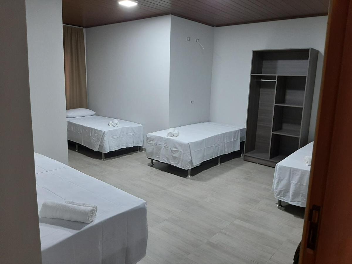 Quarto Quádruplo com Chuveiro