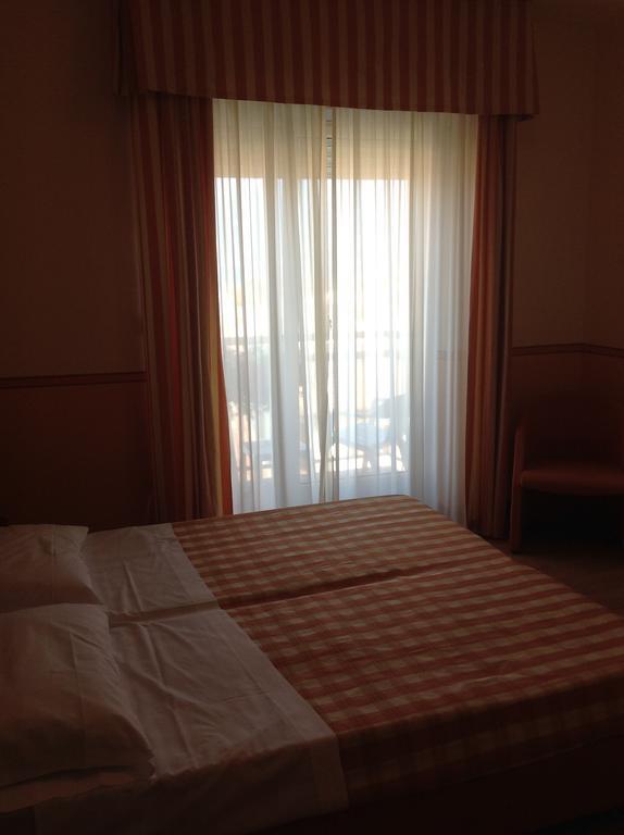 Double or Twin Room,110729382:JPEG
