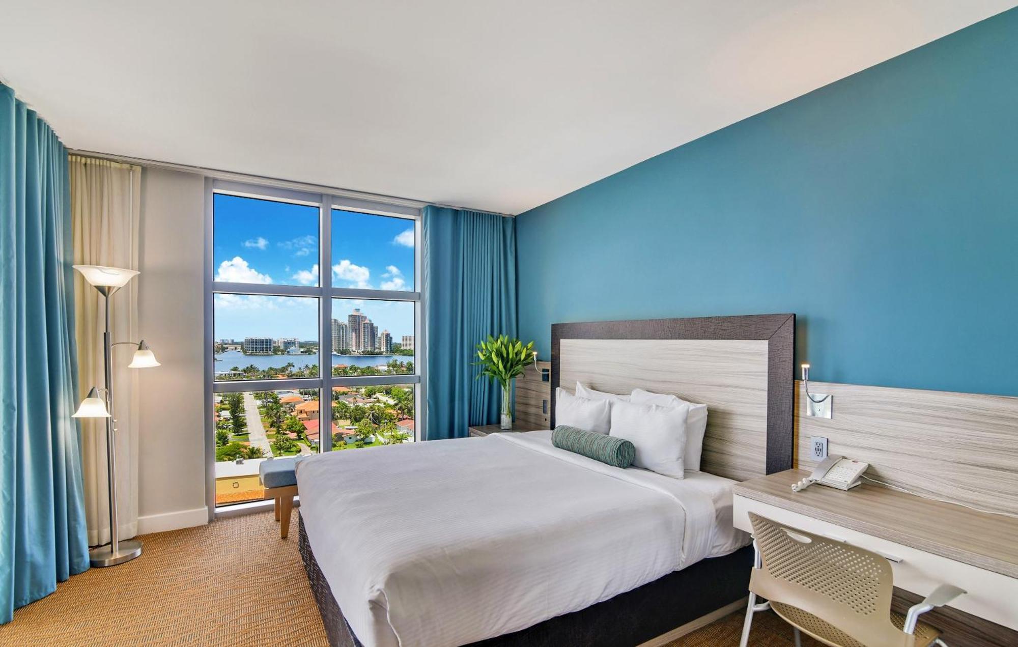Deluxe One-Bedroom Bayfront Suite