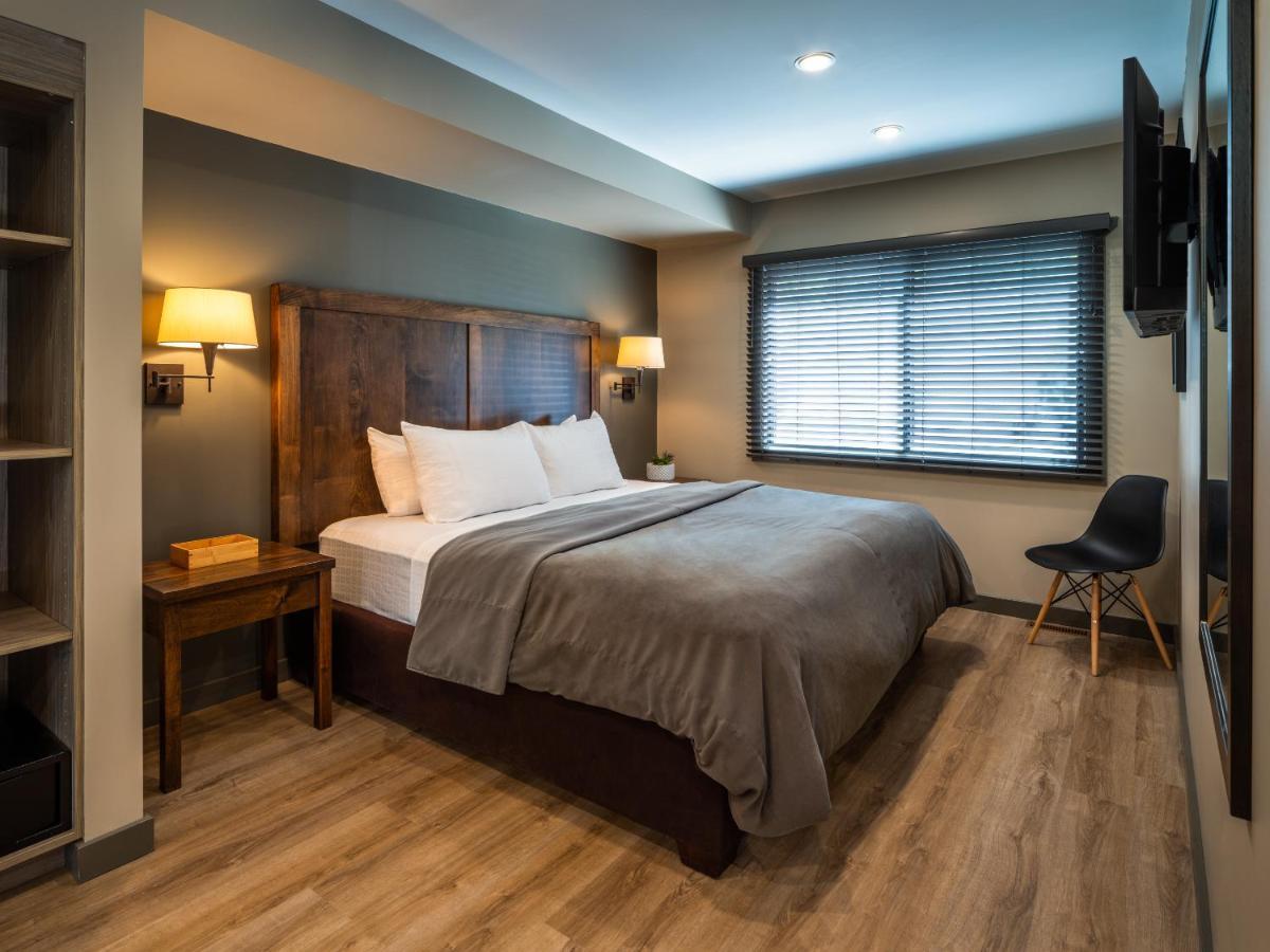Buffalo 1 King bed Studio