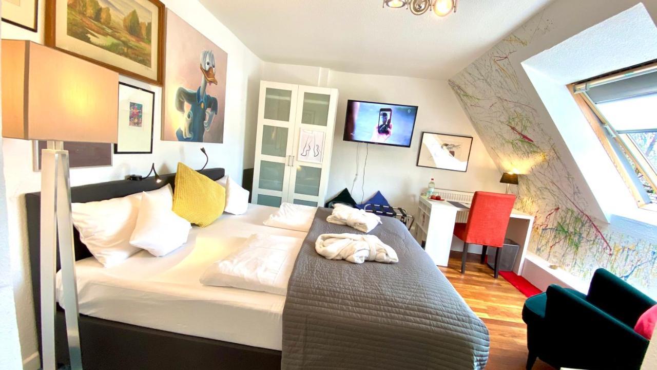 Zimmer mit Kingsize-Bett