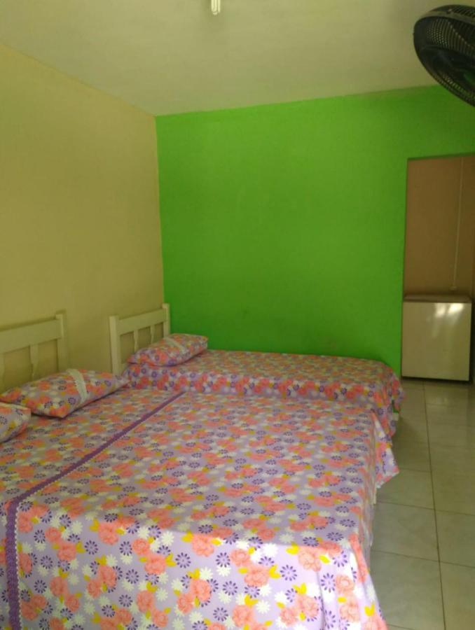 Quarto com Cama de Casal ou 2 de Solteiro e Banheiro Privativo