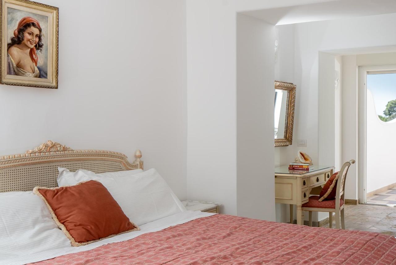 Deluxe Double Room with partial sea view and Terrace outdoor Jacuzzi,1111391559:JPEG