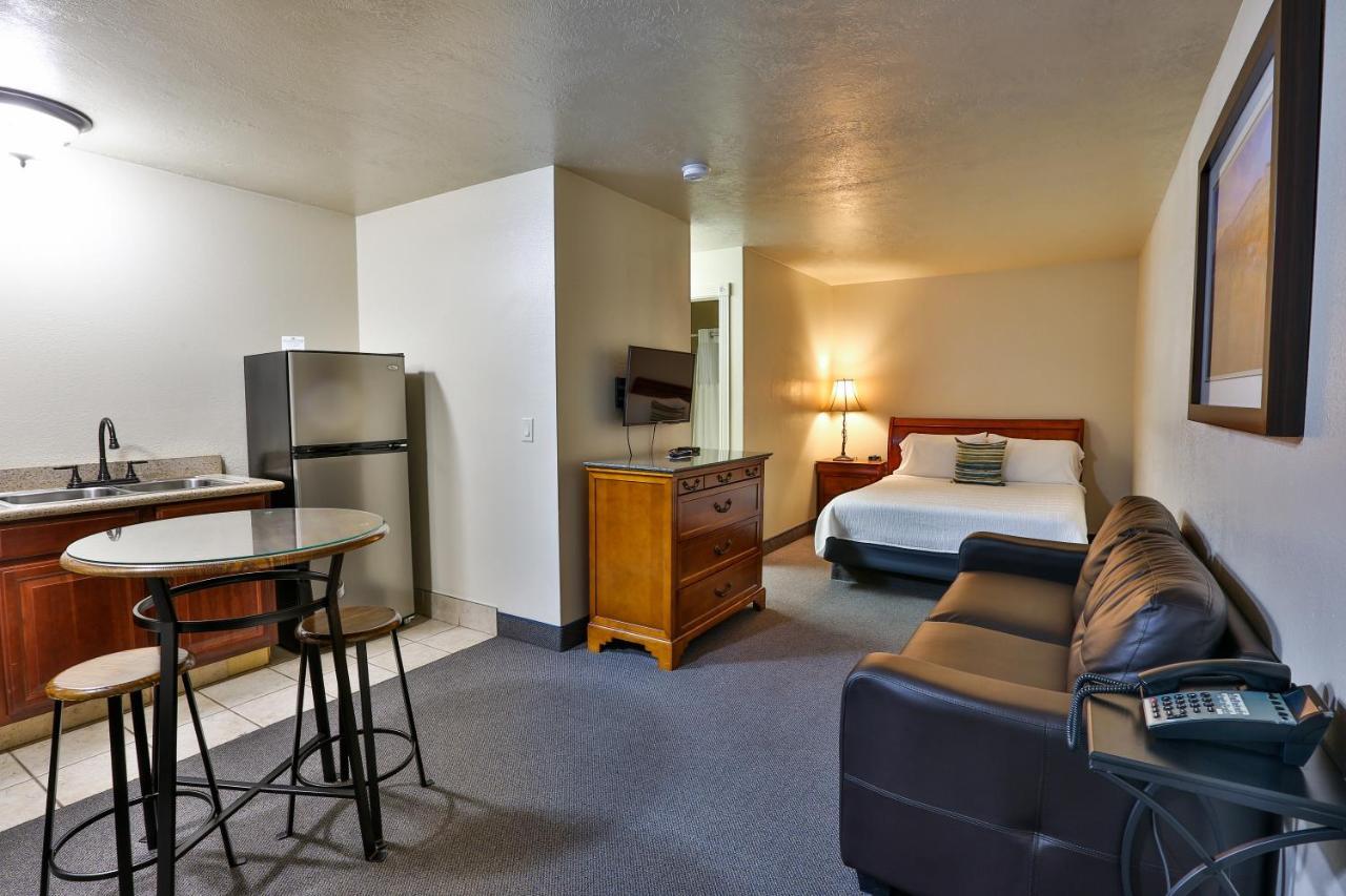 Studio Queen Suite