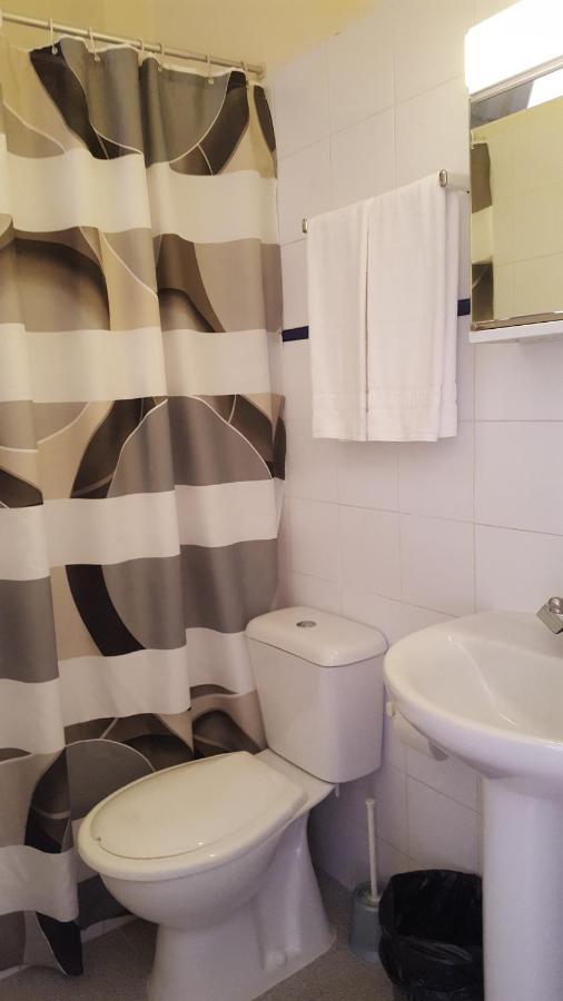 Quarto Triplo com Banheiro