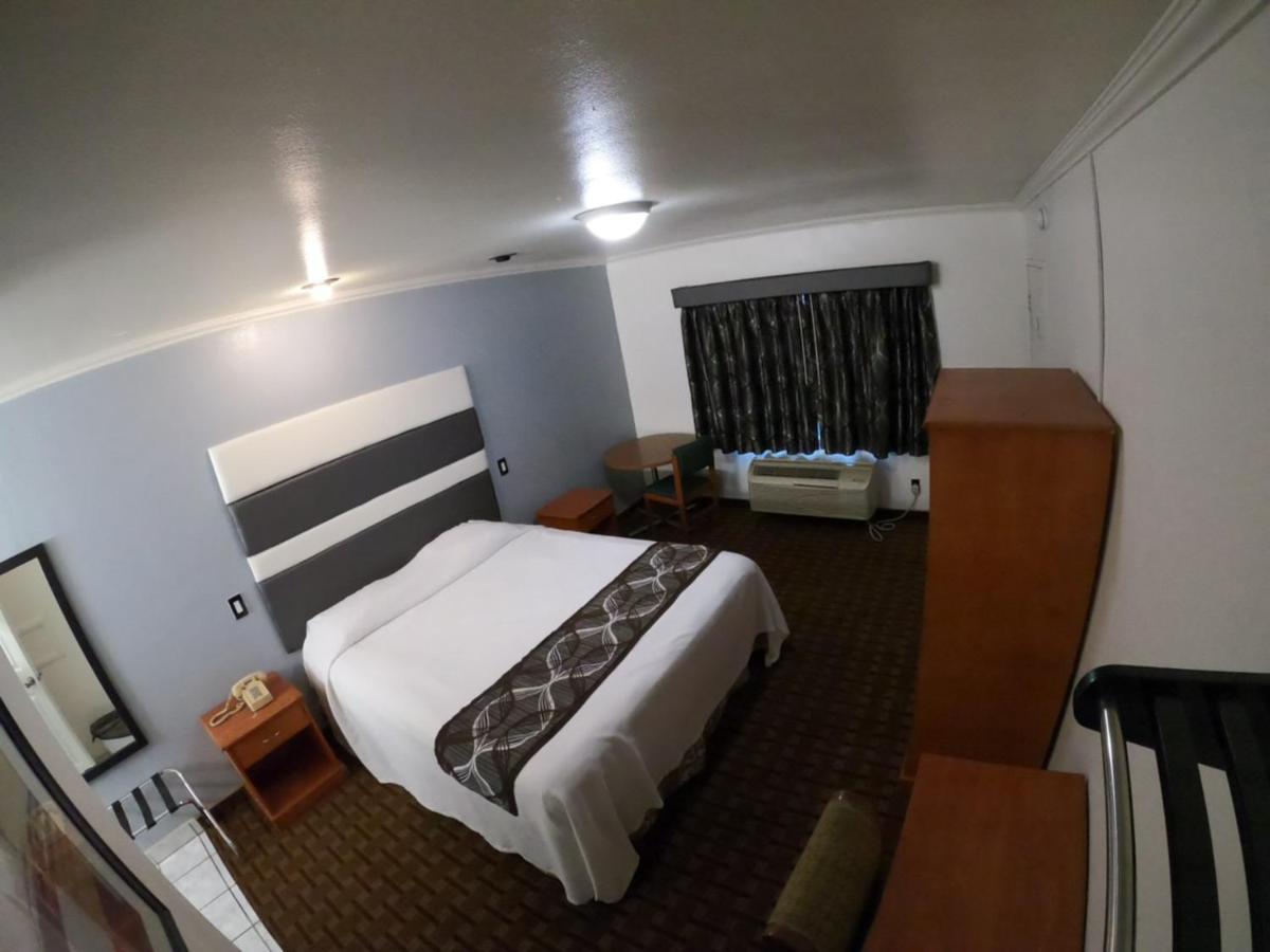 Zimmer mit Kingsize-Bett