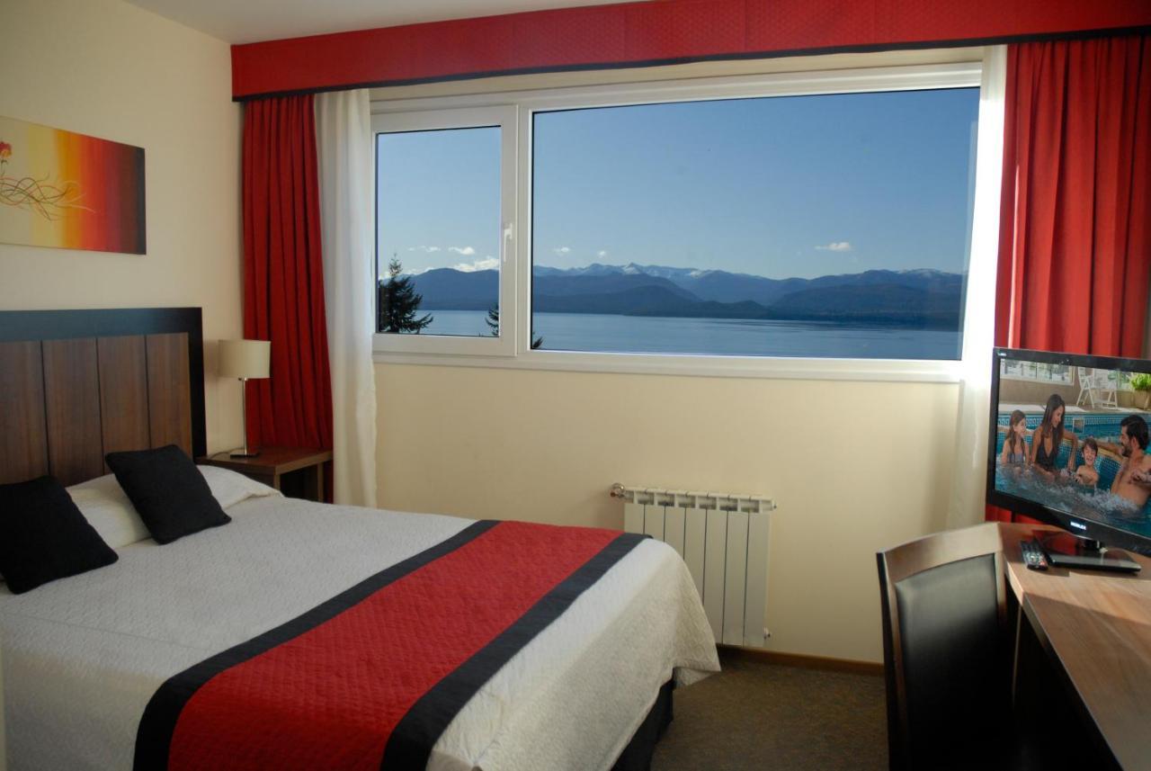 Quarto com 1 Cama de Casal ou 2 de Solteiro e Vista do Lago