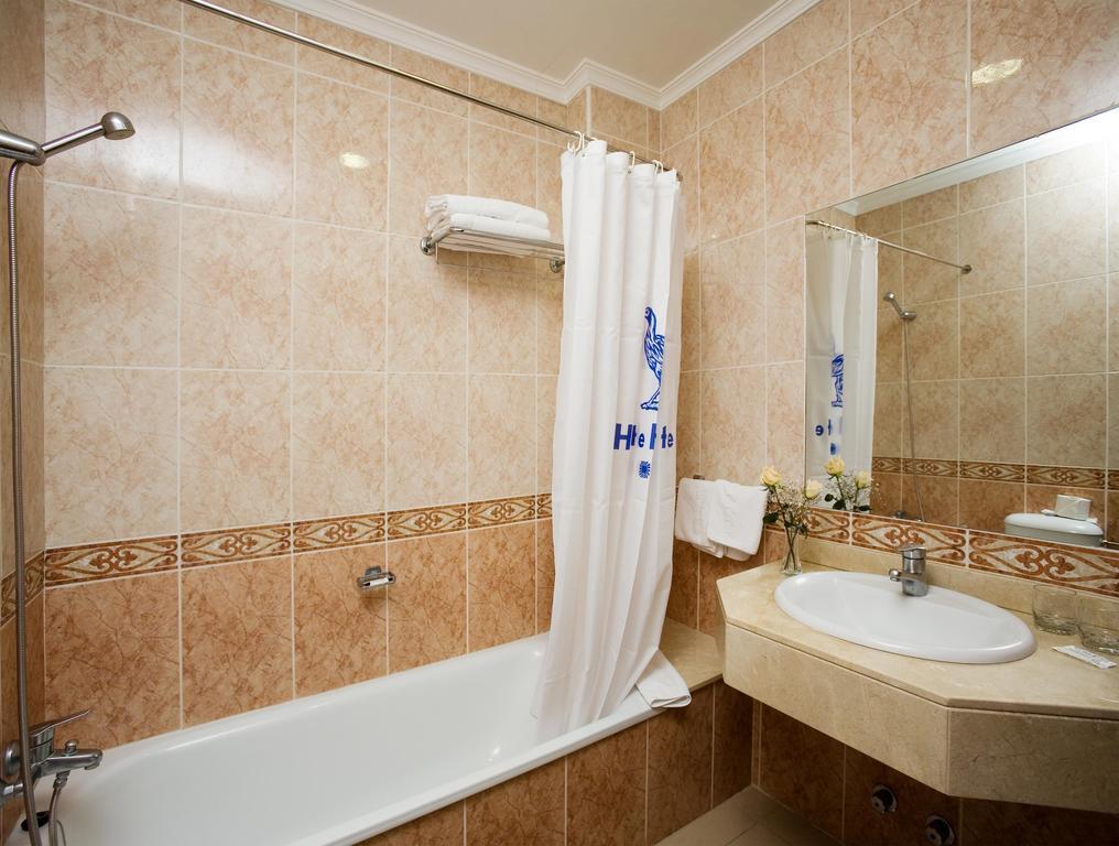 Chambre Triple avec Balcon (2 Adultes + 1 Enfant)