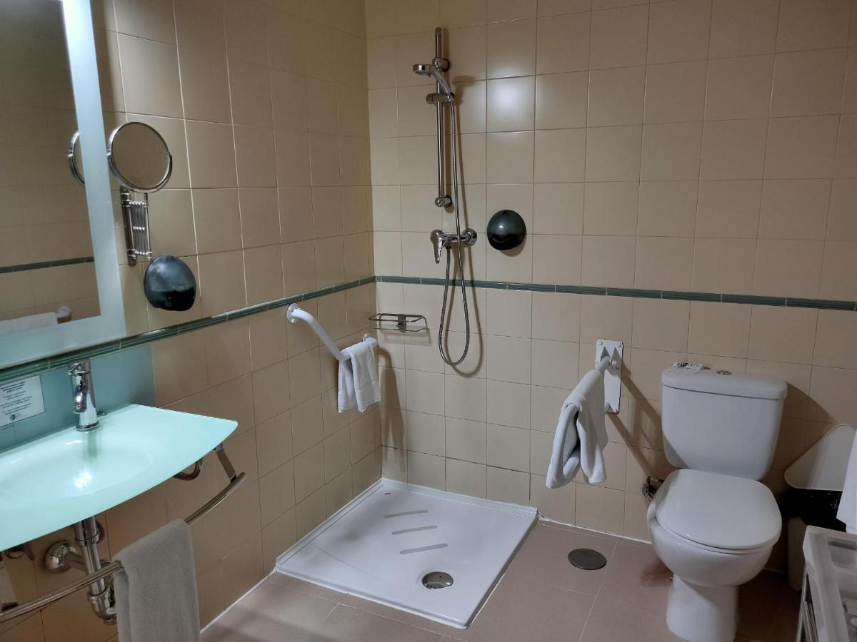 Tweepersoonskamer met 2 Aparte Bedden - Geschikt voor Gasten met een Lichamelijke Beperking