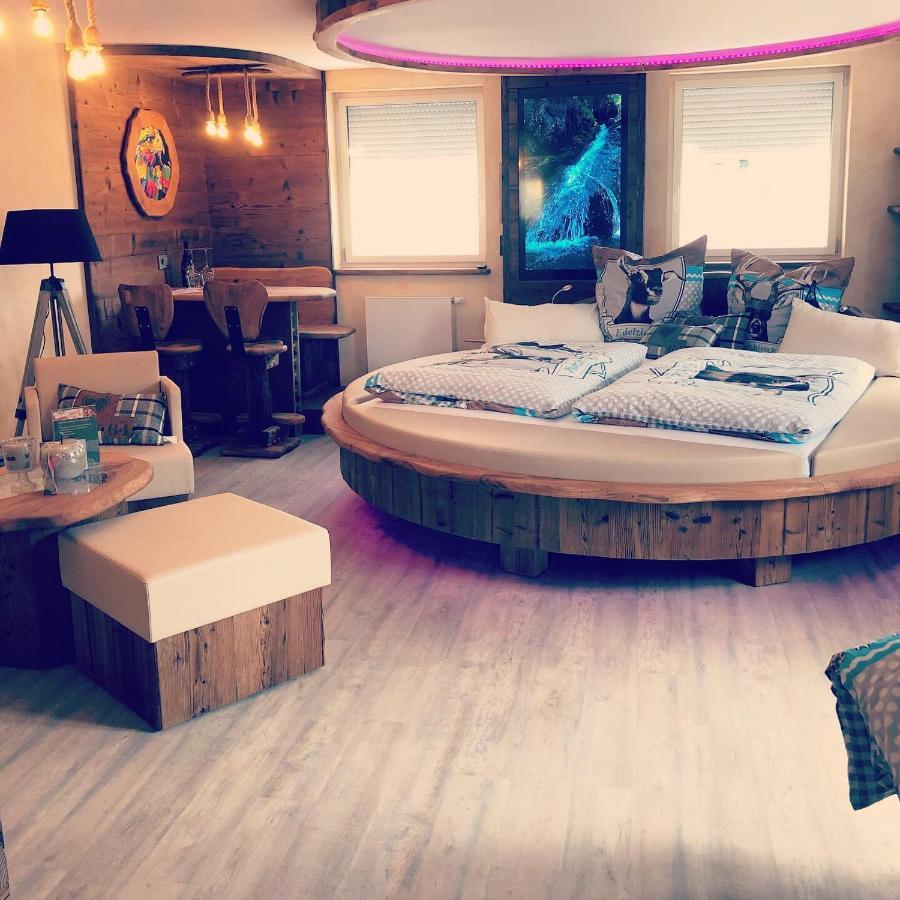 Deluxe Suite mit Whirlpool-Badewanne