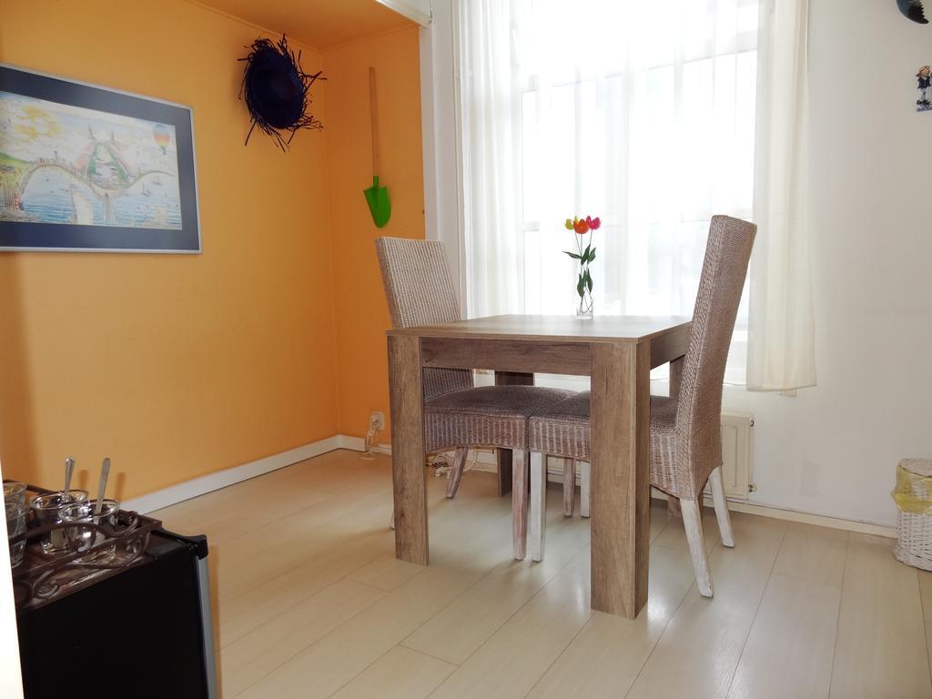 Tweepersoonskamer met Gedeelde Badkamer
