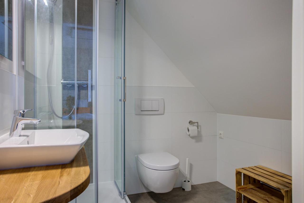 Doppelzimmer mit Straßenblick