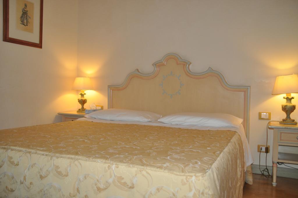 Doppel- oder Zweibettzimmer