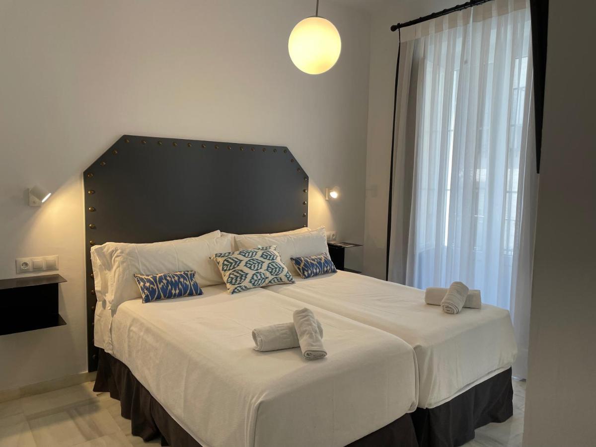 Quarto com Cama de Casal ou 2 de Solteiro