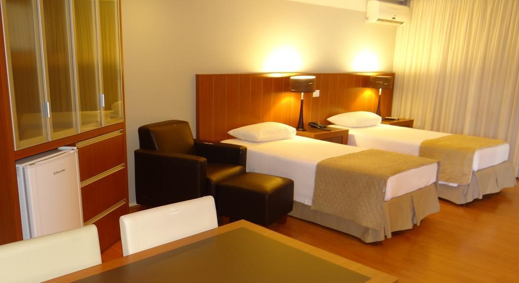 Quarto Executivo com 2 Camas de Solteiro
