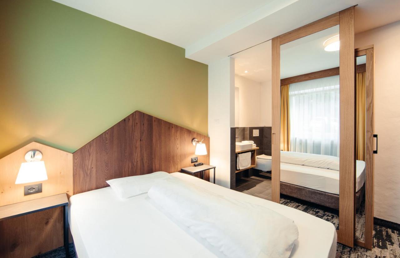 Classic Double Room Balcony,1589250128:JPEG