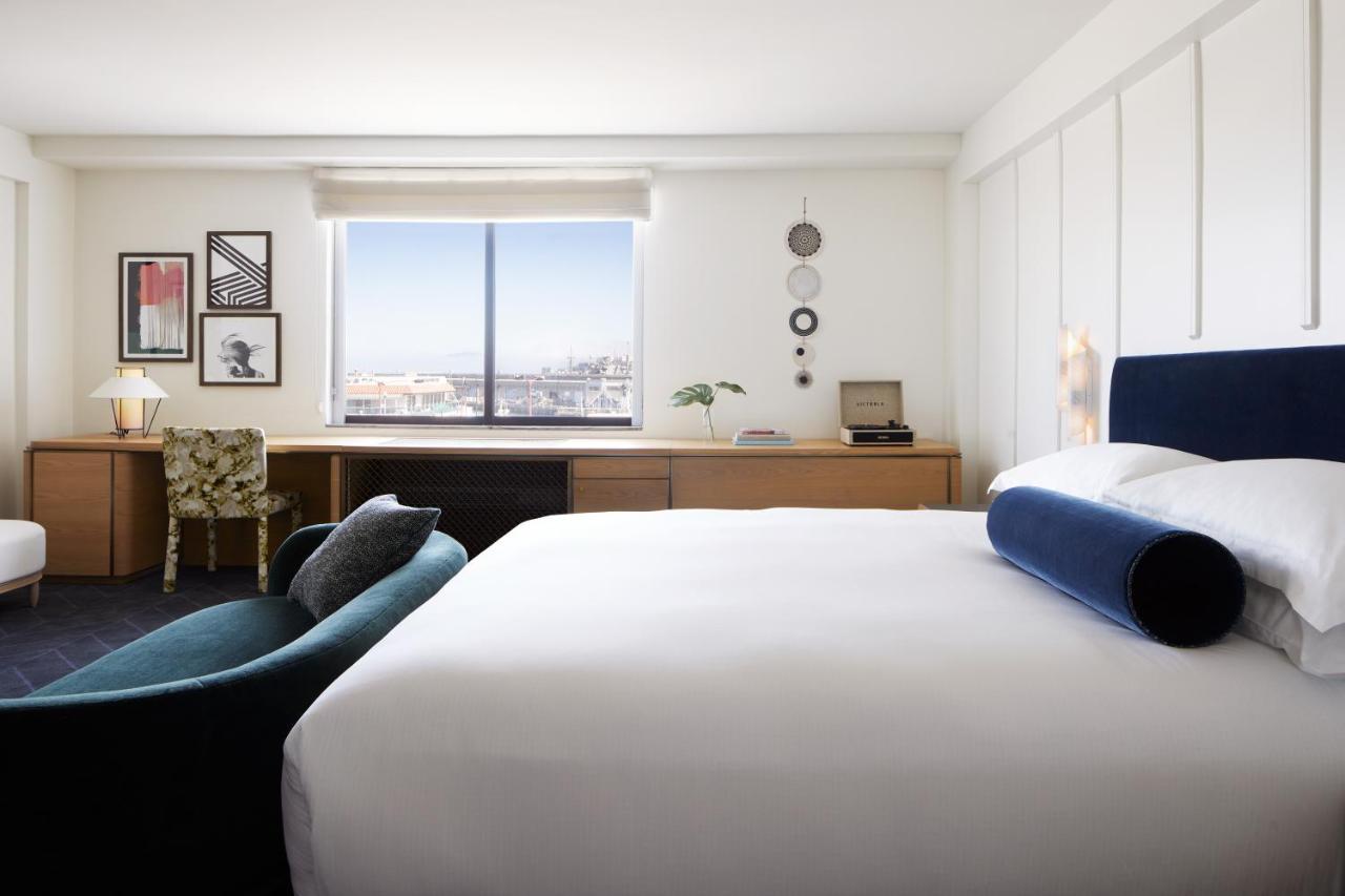 Premium Kamer met Kingsize Bed, Bad en Inloopdouche - Uitzicht op de Baai