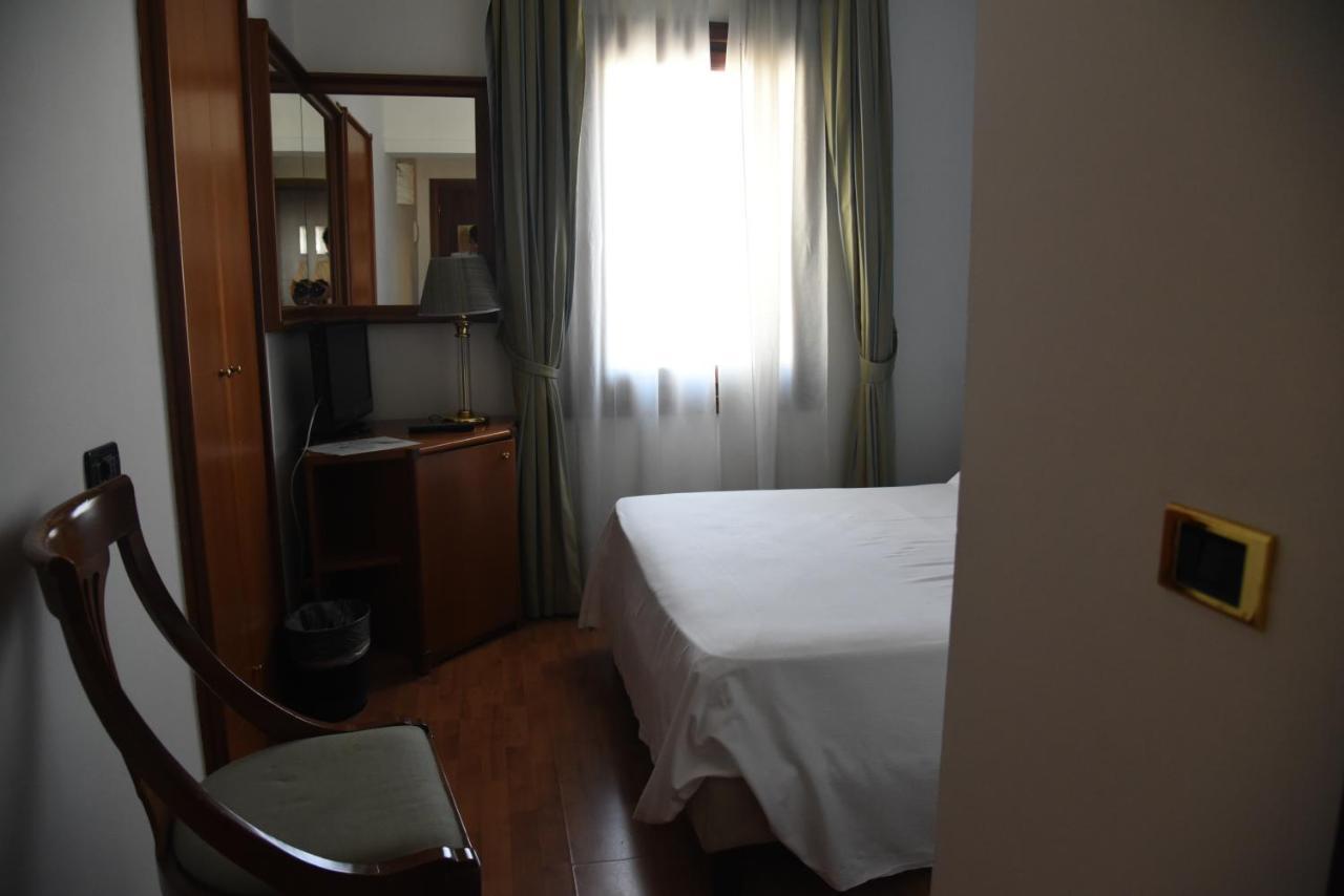 Standard Queen Room,1130544552:JPEG