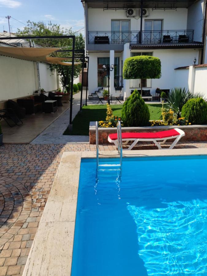 Deluxe Tweepersoonskamer met 1 of 2 Bedden en Uitzicht op het Zwembad