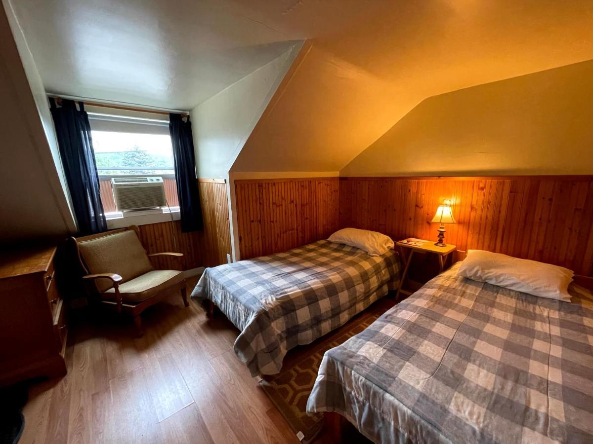 Twin Room with Shared Bathroom