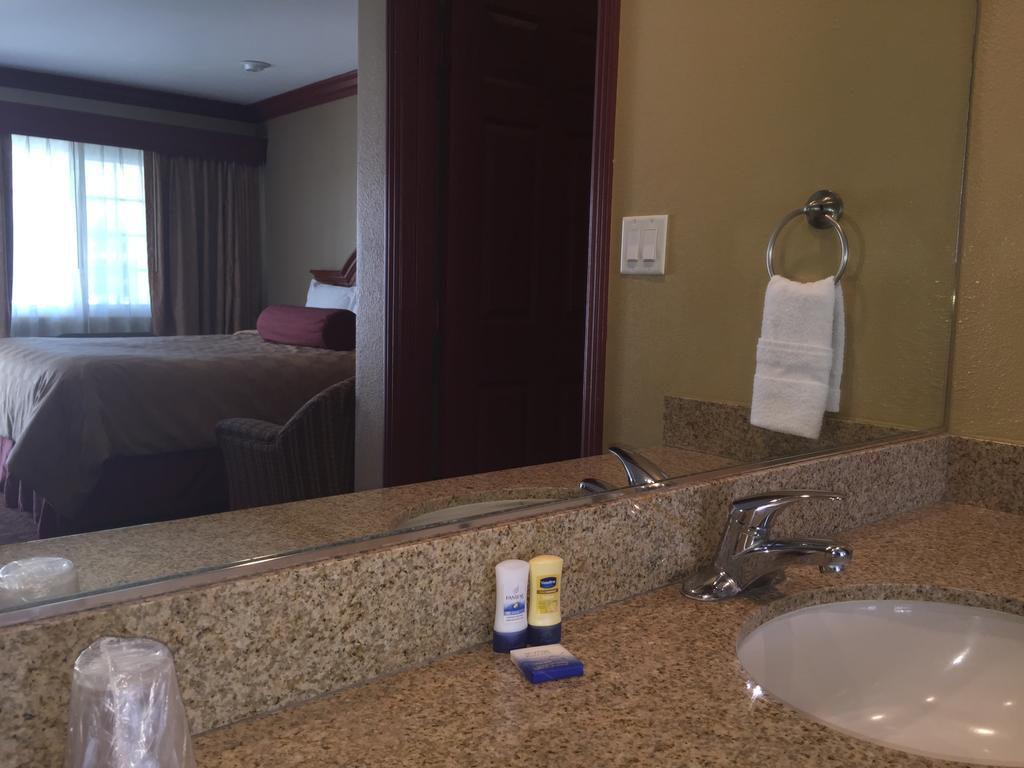 King Room with Spa Bath