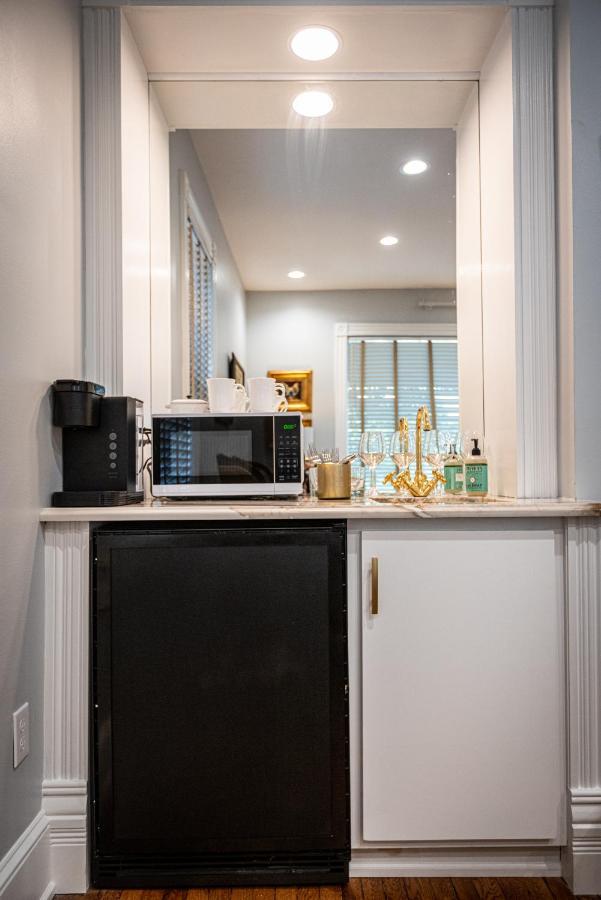 Deluxe Queen Suite