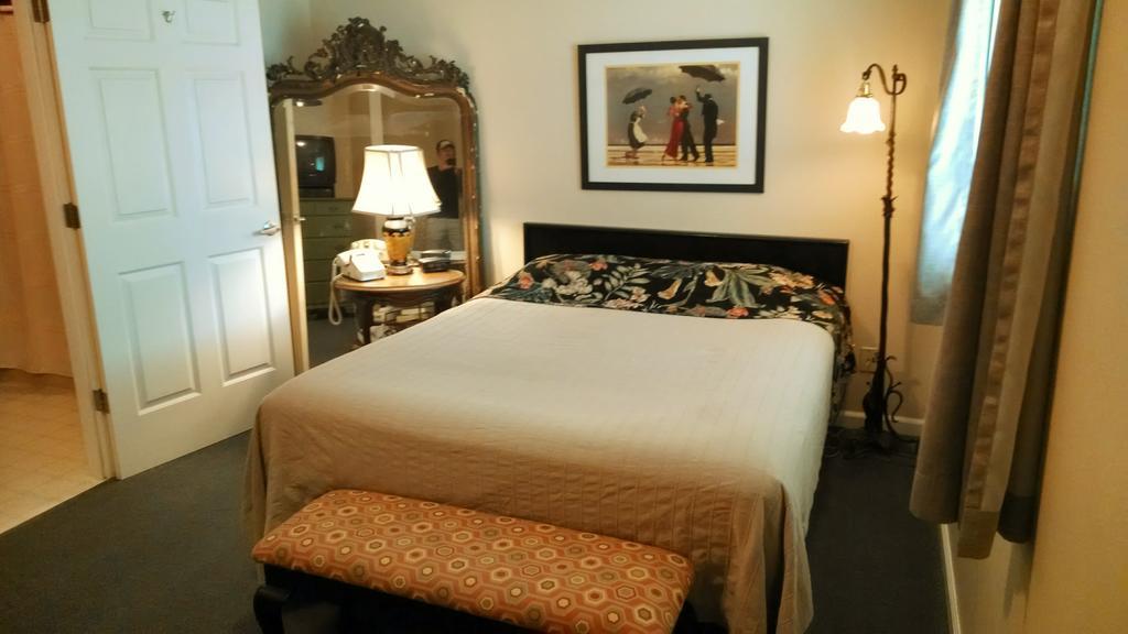 Queen Room - Dog Friendly
