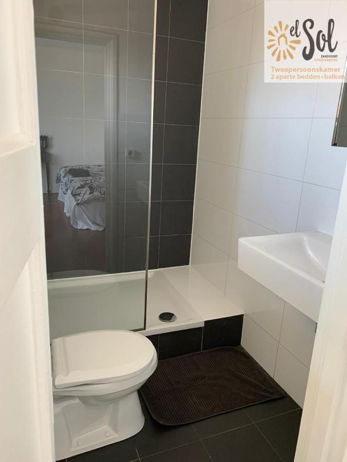 Zweibettzimmer mit Balkon