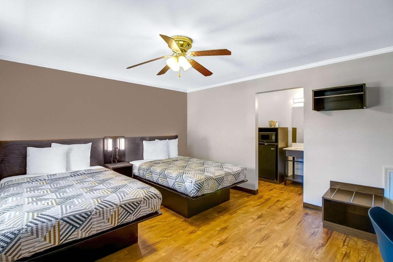 Deluxe Quadruple Room - Smoking,1137592012:JPEG
