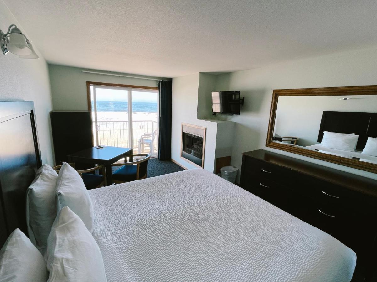King Room with Balcony - Second Floor