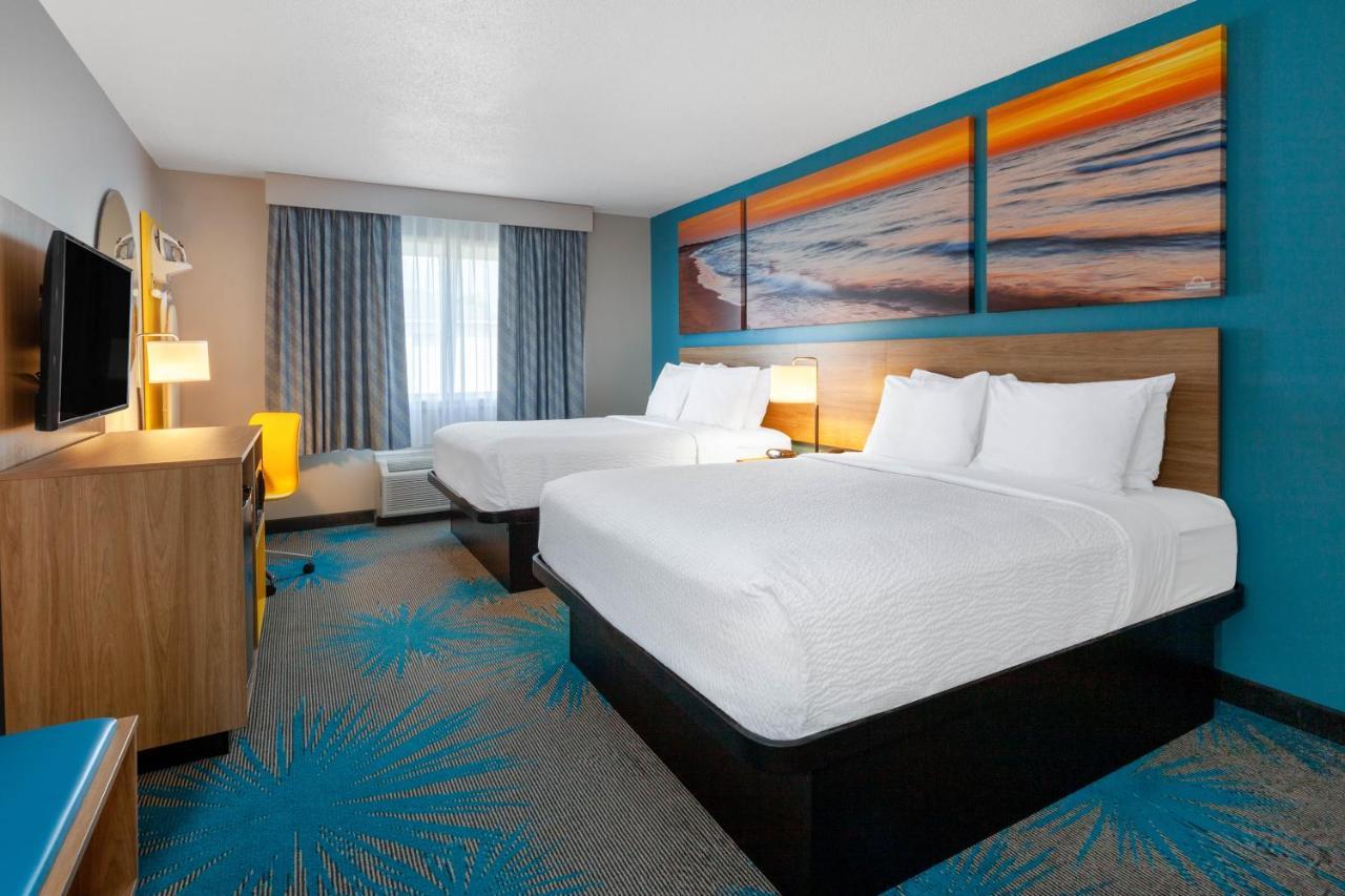 Queen Room with Two Queen Beds - Non-Smoking