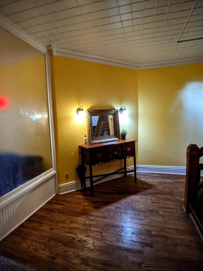 Deluxe Queen Suite