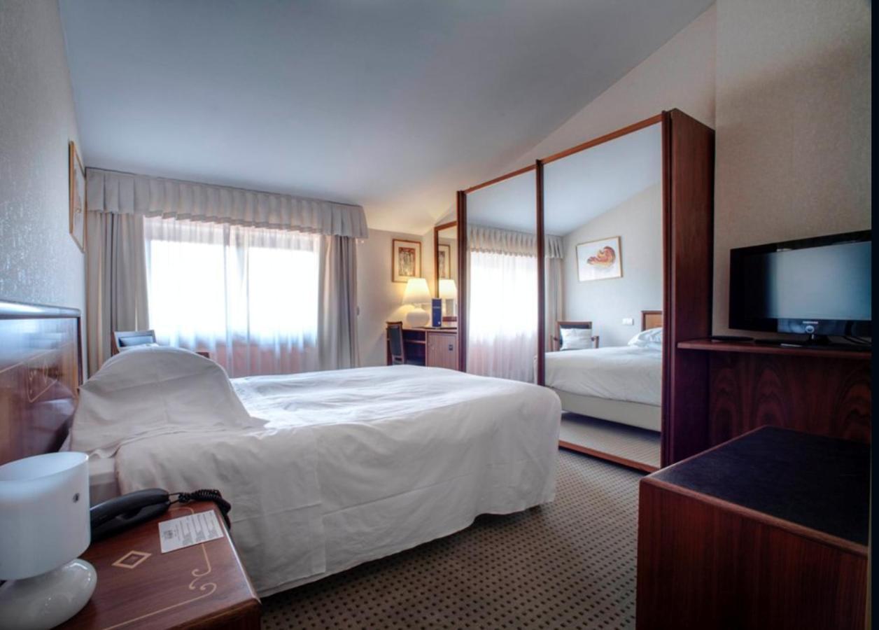 Camera Matrimoniale/Doppia con Letti Singoli