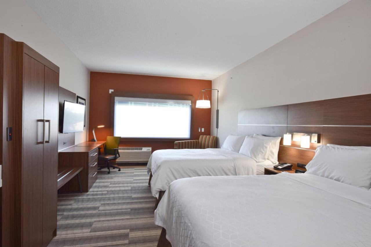 Standard Room with Two Queen Beds
