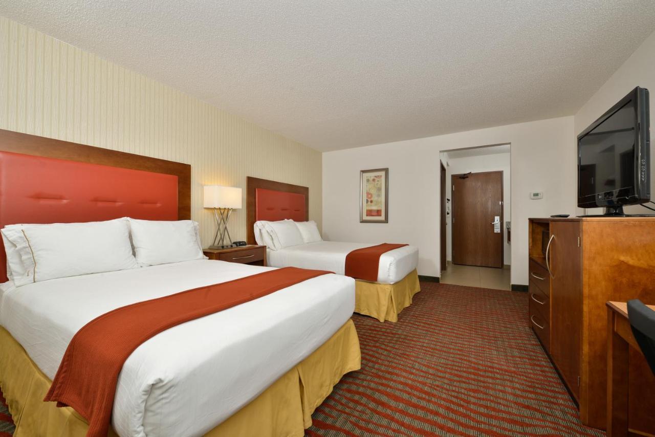 Standard Double Room with Two Double Beds