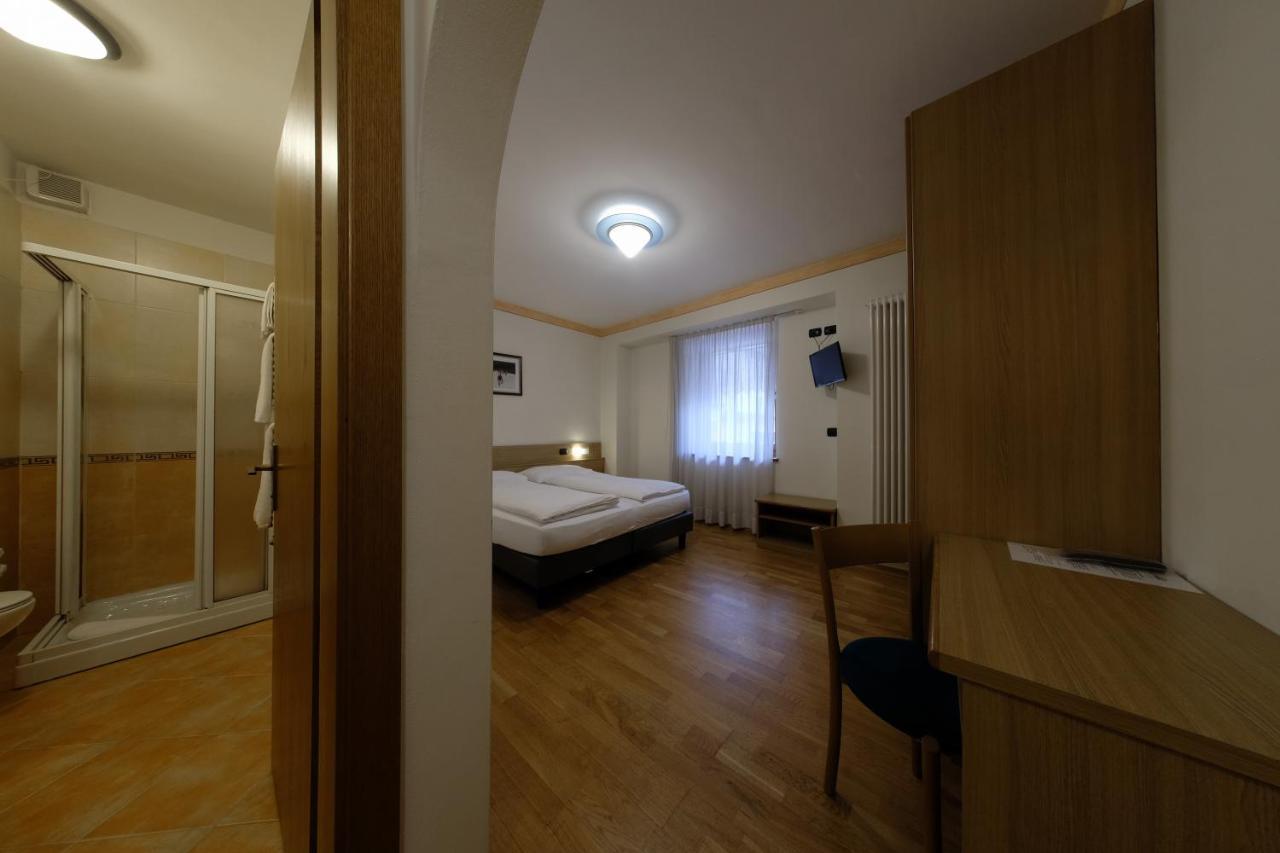 Standard Double or Twin Room,1152287820:JPEG