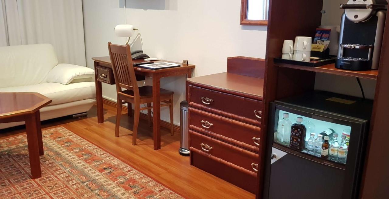 Habitación con cama extragrande y sauna