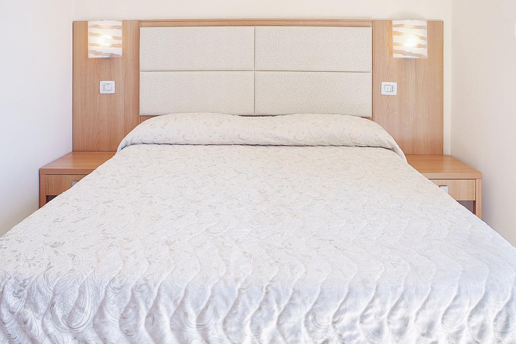 Small Double Room,43992091:JPEG
