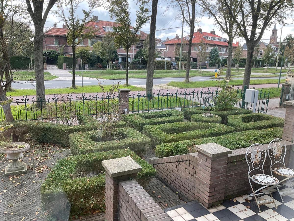 Studio mit Gartenblick