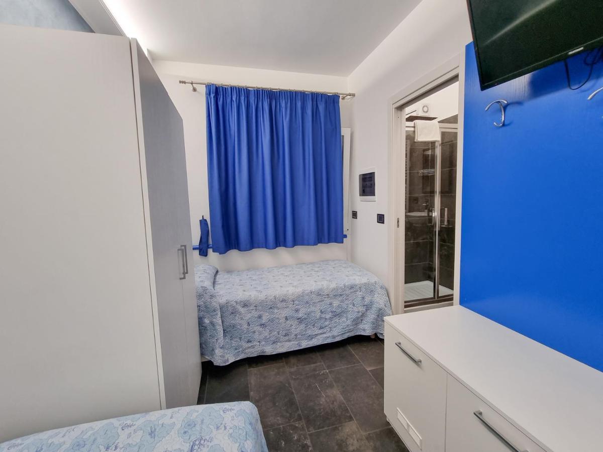 Camera Doppia con Letti Singoli con Bagno