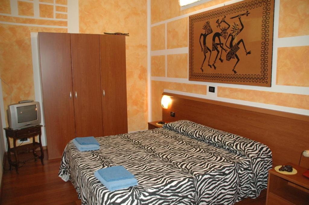 Double or Twin Room,11658659:JPEG