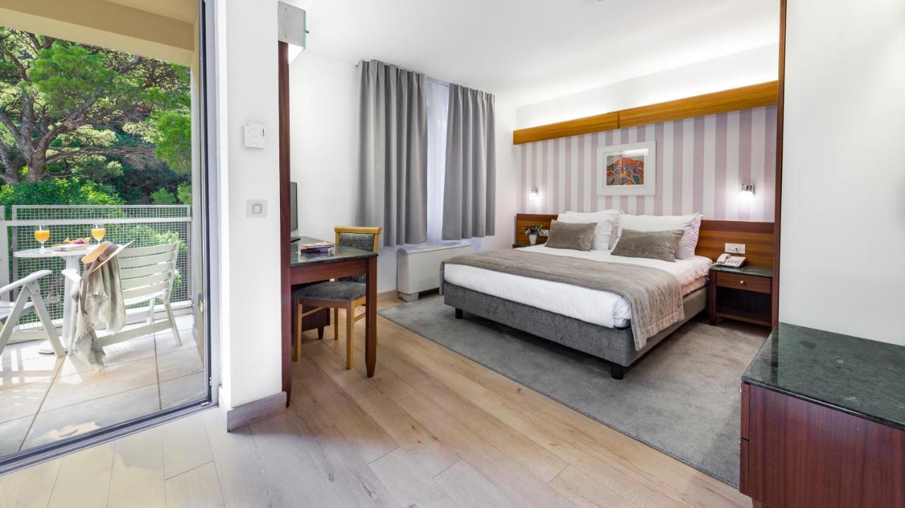 Habitación Doble con balcón y vistas al parque