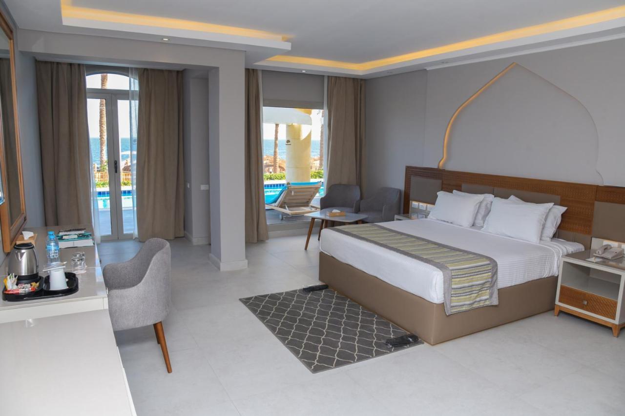 Junior Swim-Up Suite Sea View- Posh Club