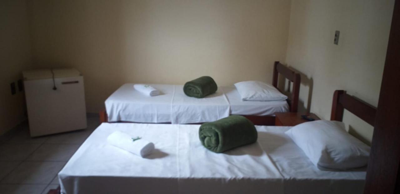 Quarto com 2 Camas de Solteiro