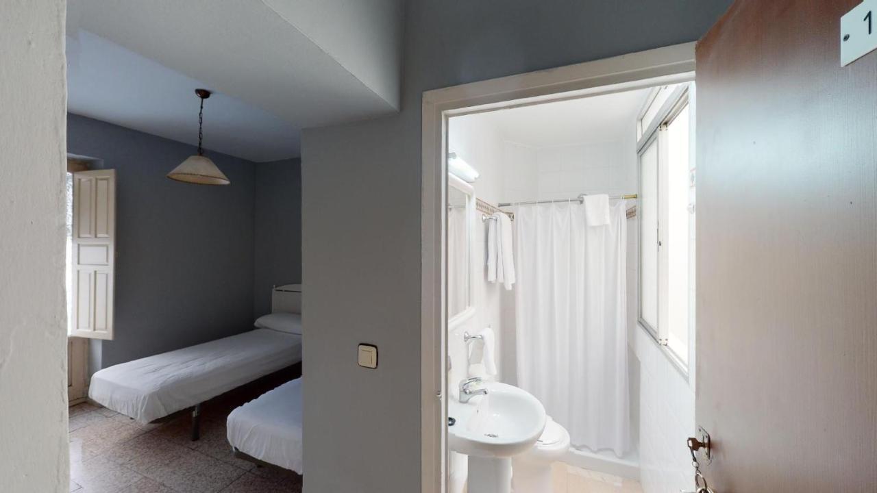 Zweibettzimmer mit eigenem Bad