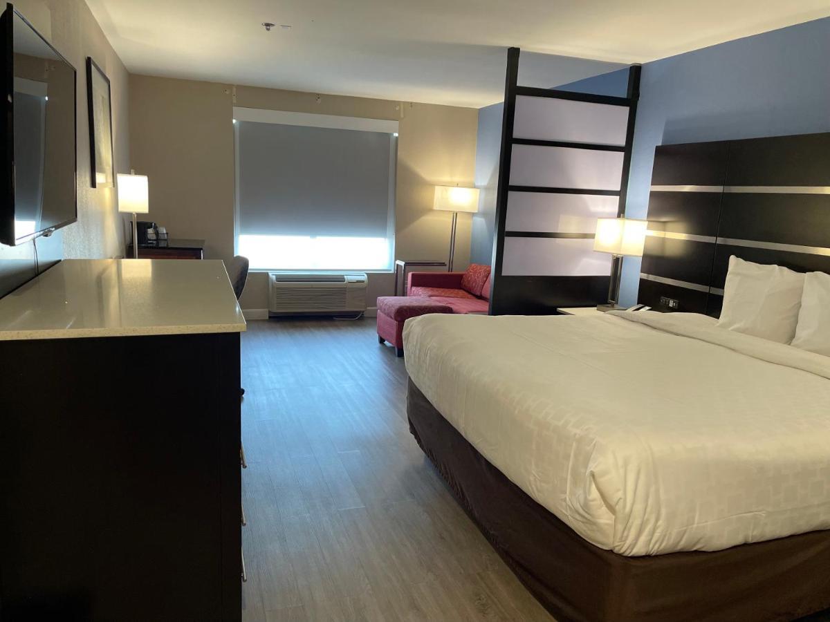 Nichtraucher-Suite mit großem Doppelbett